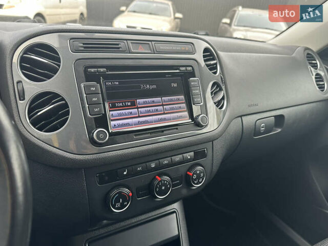 Синій Фольксваген Тігуан, об'ємом двигуна 2 л та пробігом 139 тис. км за 13500 $, фото 40 на Automoto.ua