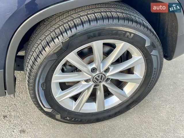 Синий Фольксваген Тигуан, объемом двигателя 2 л и пробегом 165 тыс. км за 16200 $, фото 11 на Automoto.ua
