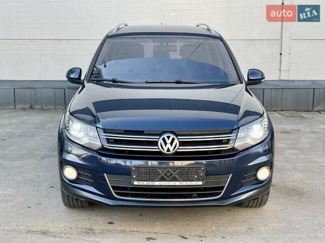 Синий Фольксваген Тигуан, объемом двигателя 2 л и пробегом 165 тыс. км за 16200 $, фото 1 на Automoto.ua
