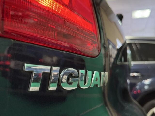 Синий Фольксваген Тигуан, объемом двигателя 2 л и пробегом 70 тыс. км за 16000 $, фото 2 на Automoto.ua