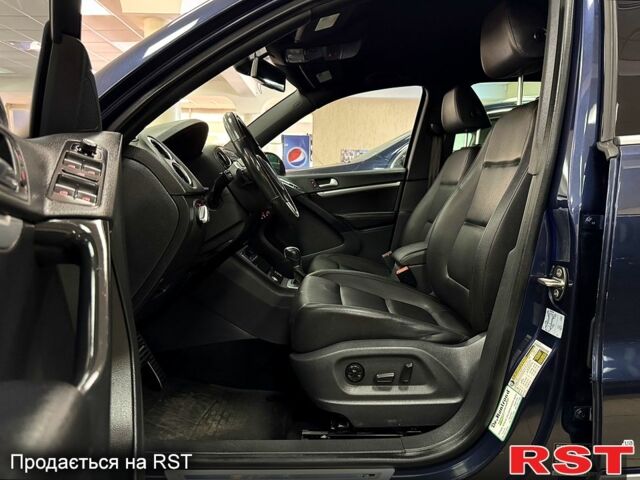 Синий Фольксваген Тигуан, объемом двигателя 2 л и пробегом 70 тыс. км за 16000 $, фото 5 на Automoto.ua