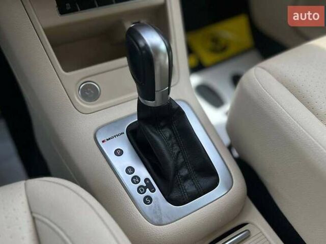 Синій Фольксваген Тігуан, об'ємом двигуна 2 л та пробігом 129 тис. км за 14500 $, фото 17 на Automoto.ua