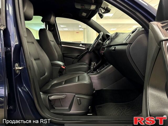 Синий Фольксваген Тигуан, объемом двигателя 2 л и пробегом 70 тыс. км за 16000 $, фото 3 на Automoto.ua