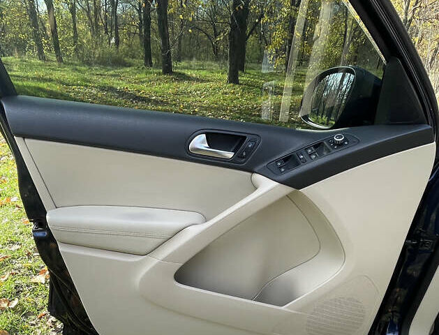 Синий Фольксваген Тигуан, объемом двигателя 1.98 л и пробегом 159 тыс. км за 13500 $, фото 12 на Automoto.ua