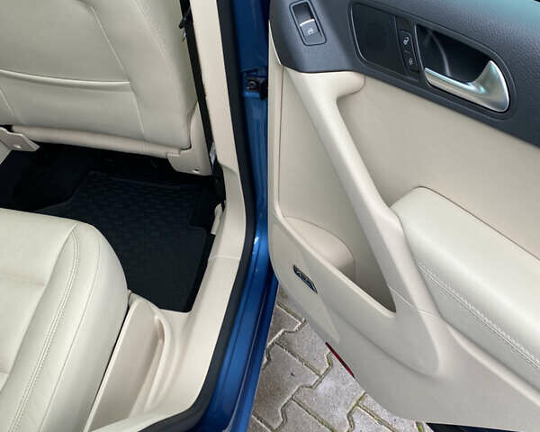 Синій Фольксваген Тігуан, об'ємом двигуна 2 л та пробігом 149 тис. км за 16950 $, фото 52 на Automoto.ua