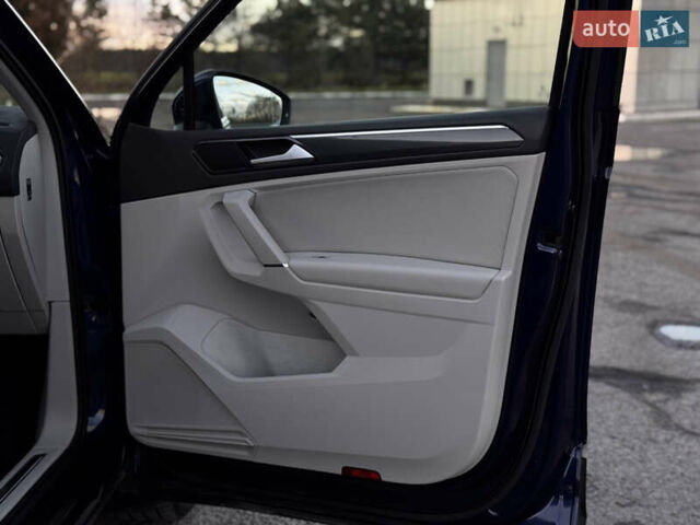 Синий Фольксваген Тигуан, объемом двигателя 2 л и пробегом 253 тыс. км за 22500 $, фото 44 на Automoto.ua