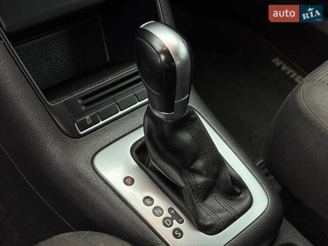 Синій Фольксваген Тігуан, об'ємом двигуна 2 л та пробігом 134 тис. км за 12300 $, фото 8 на Automoto.ua