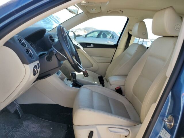 Синий Фольксваген Тигуан, объемом двигателя 2 л и пробегом 103 тыс. км за 9500 $, фото 6 на Automoto.ua