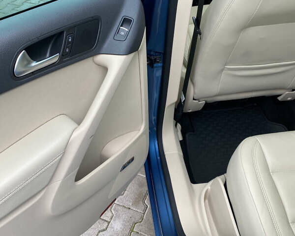 Синій Фольксваген Тігуан, об'ємом двигуна 2 л та пробігом 149 тис. км за 16950 $, фото 48 на Automoto.ua