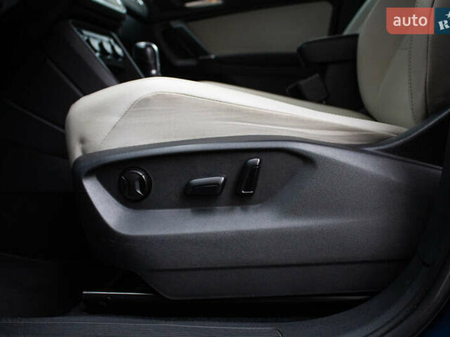 Синий Фольксваген Тигуан, объемом двигателя 2 л и пробегом 140 тыс. км за 18000 $, фото 31 на Automoto.ua