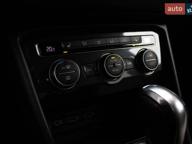 Синий Фольксваген Тигуан, объемом двигателя 2 л и пробегом 140 тыс. км за 18000 $, фото 21 на Automoto.ua