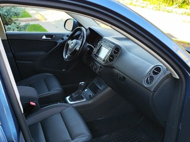 Синій Фольксваген Тігуан, об'ємом двигуна 2 л та пробігом 170 тис. км за 12300 $, фото 1 на Automoto.ua