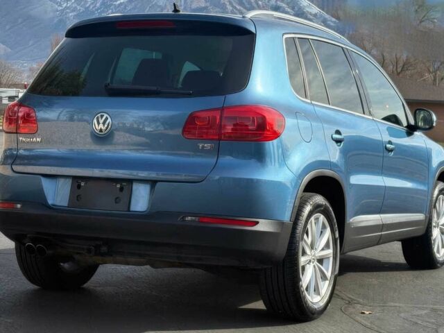 Синій Фольксваген Тігуан, об'ємом двигуна 2 л та пробігом 62 тис. км за 2000 $, фото 5 на Automoto.ua