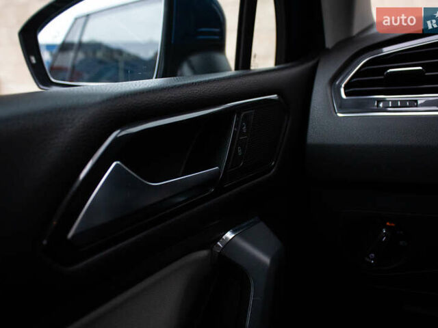 Синий Фольксваген Тигуан, объемом двигателя 2 л и пробегом 140 тыс. км за 18000 $, фото 28 на Automoto.ua