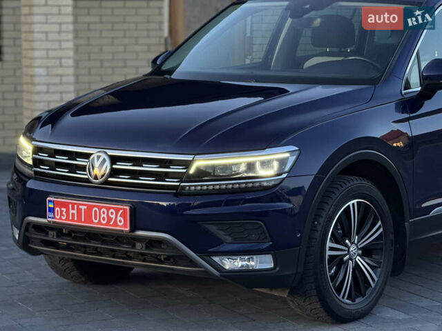 Синий Фольксваген Тигуан, объемом двигателя 2 л и пробегом 253 тыс. км за 22600 $, фото 1 на Automoto.ua