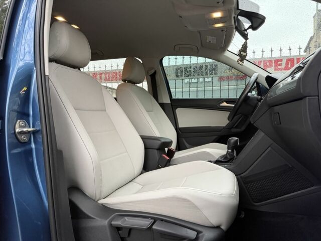 Синій Фольксваген Тігуан, об'ємом двигуна 2 л та пробігом 103 тис. км за 18999 $, фото 19 на Automoto.ua