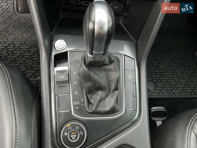 Синій Фольксваген Тігуан, об'ємом двигуна 2 л та пробігом 120 тис. км за 18500 $, фото 17 на Automoto.ua