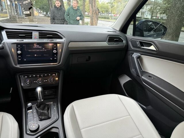 Синій Фольксваген Тігуан, об'ємом двигуна 2 л та пробігом 103 тис. км за 18999 $, фото 17 на Automoto.ua