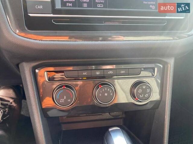 Синій Фольксваген Тігуан, об'ємом двигуна 2 л та пробігом 142 тис. км за 15300 $, фото 16 на Automoto.ua