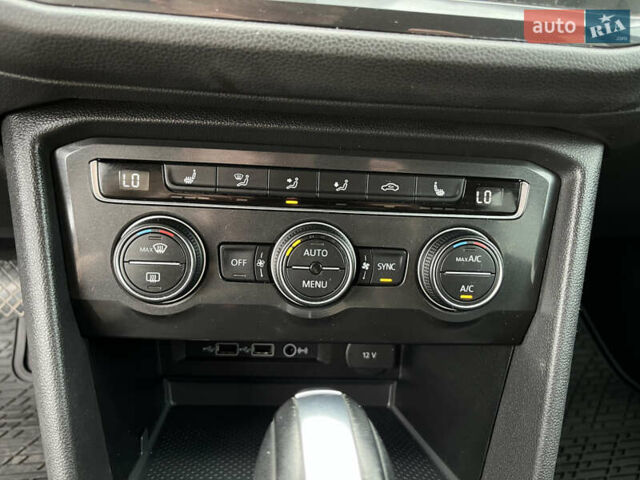 Синій Фольксваген Тігуан, об'ємом двигуна 2 л та пробігом 120 тис. км за 18500 $, фото 18 на Automoto.ua