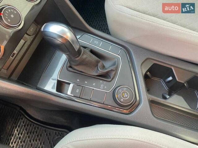 Синій Фольксваген Тігуан, об'ємом двигуна 2 л та пробігом 142 тис. км за 15300 $, фото 17 на Automoto.ua