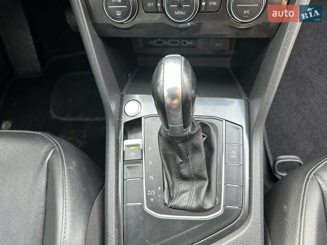 Синій Фольксваген Тігуан, об'ємом двигуна 2 л та пробігом 192 тис. км за 16999 $, фото 42 на Automoto.ua