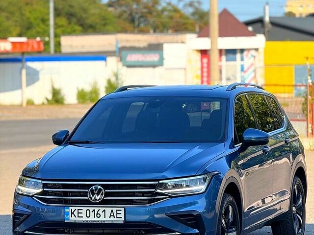 Синий Фольксваген Тигуан, объемом двигателя 2 л и пробегом 53 тыс. км за 18000 $, фото 1 на Automoto.ua