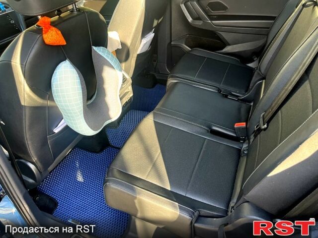 Синий Фольксваген Тигуан, объемом двигателя 2 л и пробегом 150 тыс. км за 25000 $, фото 3 на Automoto.ua