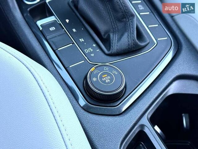 Синий Фольксваген Тигуан, объемом двигателя 2 л и пробегом 96 тыс. км за 20990 $, фото 33 на Automoto.ua