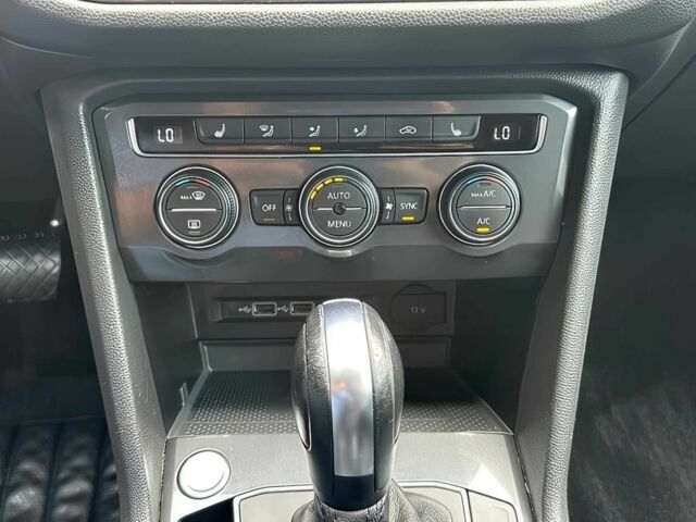 Синій Фольксваген Тігуан, об'ємом двигуна 2 л та пробігом 48 тис. км за 11000 $, фото 10 на Automoto.ua