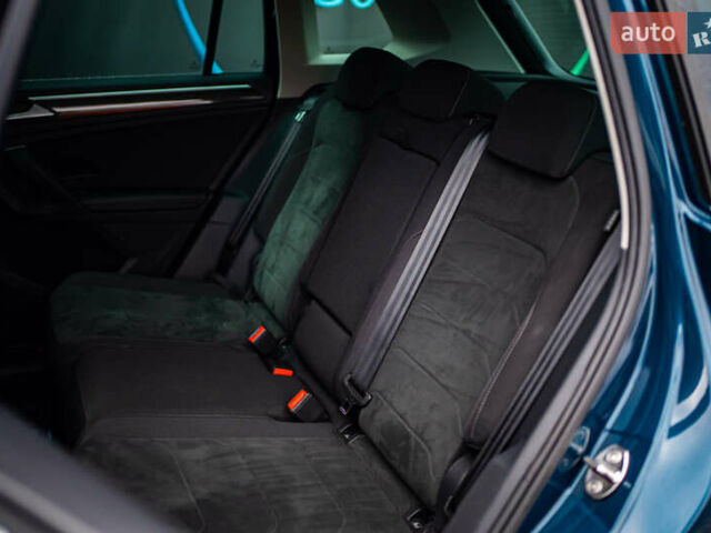 Синий Фольксваген Тигуан, объемом двигателя 1.97 л и пробегом 170 тыс. км за 32888 $, фото 39 на Automoto.ua