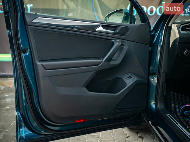 Синий Фольксваген Тигуан, объемом двигателя 1.97 л и пробегом 170 тыс. км за 32888 $, фото 49 на Automoto.ua