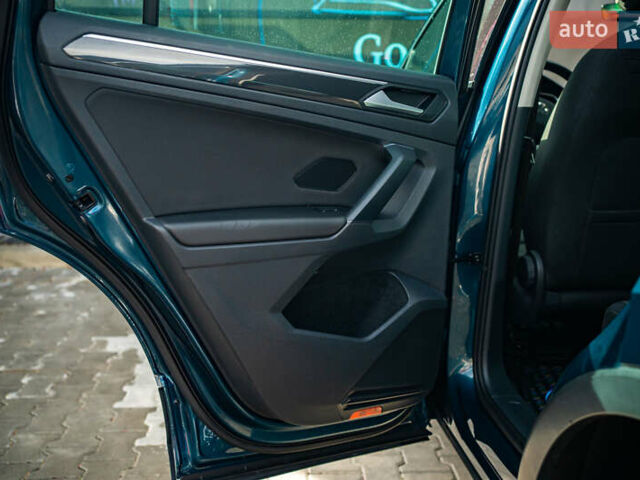 Синий Фольксваген Тигуан, объемом двигателя 1.97 л и пробегом 170 тыс. км за 32888 $, фото 52 на Automoto.ua