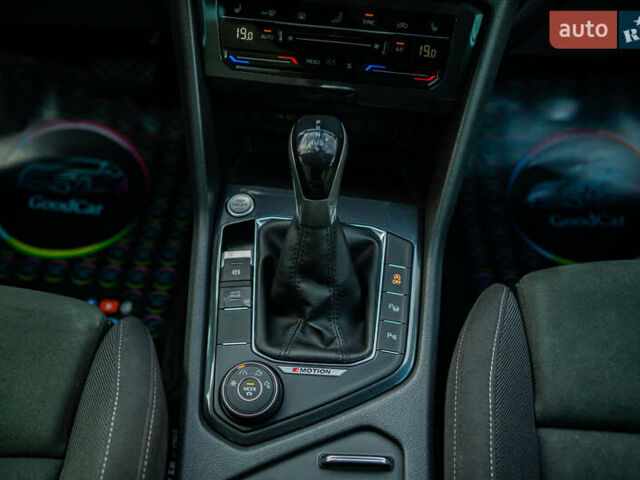 Синий Фольксваген Тигуан, объемом двигателя 1.97 л и пробегом 170 тыс. км за 32888 $, фото 63 на Automoto.ua