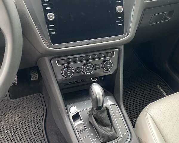 Синій Фольксваген Тігуан, об'ємом двигуна 2 л та пробігом 109 тис. км за 22000 $, фото 32 на Automoto.ua