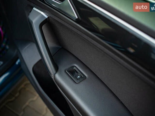 Синий Фольксваген Тигуан, объемом двигателя 1.97 л и пробегом 170 тыс. км за 32888 $, фото 57 на Automoto.ua