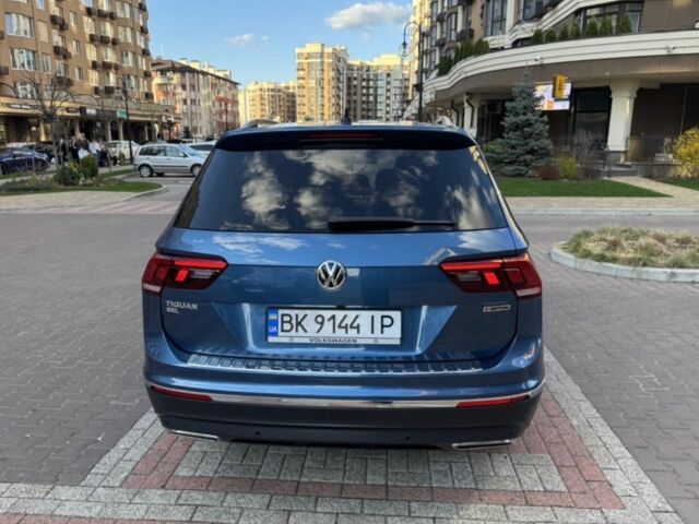 Синий Фольксваген Тигуан, объемом двигателя 2 л и пробегом 124 тыс. км за 23500 $, фото 4 на Automoto.ua