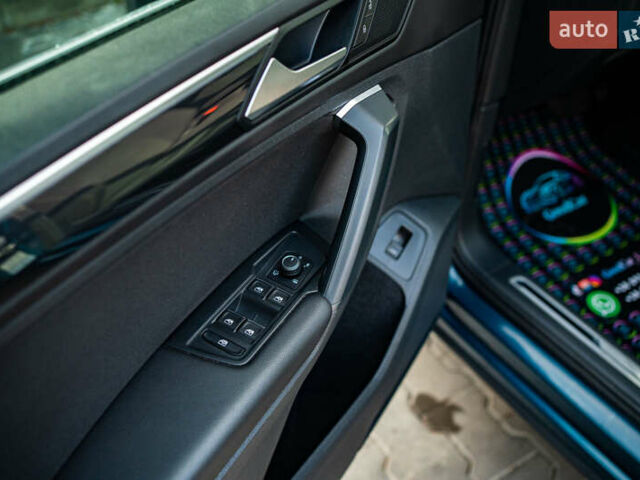 Синий Фольксваген Тигуан, объемом двигателя 1.97 л и пробегом 170 тыс. км за 32888 $, фото 50 на Automoto.ua