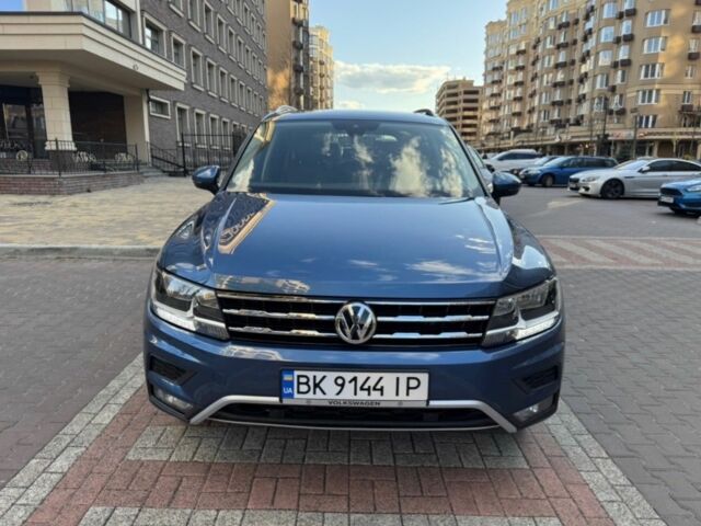 Синий Фольксваген Тигуан, объемом двигателя 2 л и пробегом 124 тыс. км за 23500 $, фото 1 на Automoto.ua
