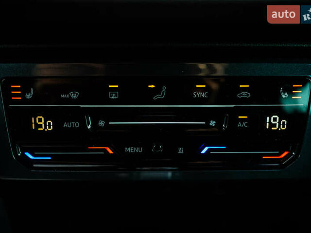 Синий Фольксваген Тигуан, объемом двигателя 1.97 л и пробегом 170 тыс. км за 32888 $, фото 80 на Automoto.ua