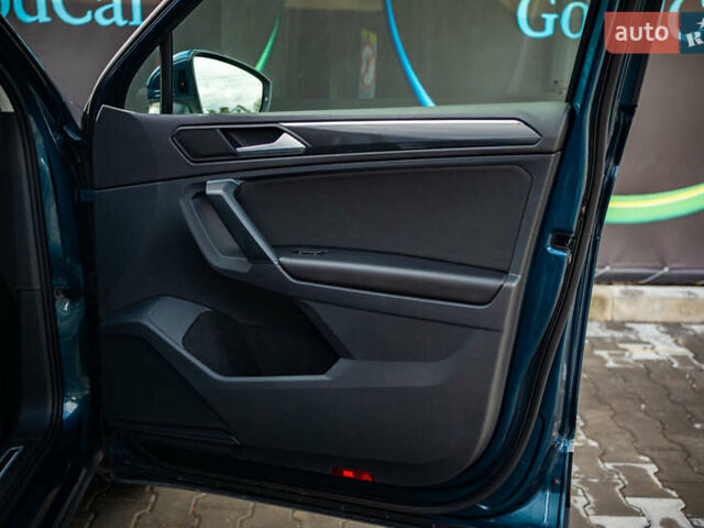 Синий Фольксваген Тигуан, объемом двигателя 1.97 л и пробегом 170 тыс. км за 32888 $, фото 56 на Automoto.ua