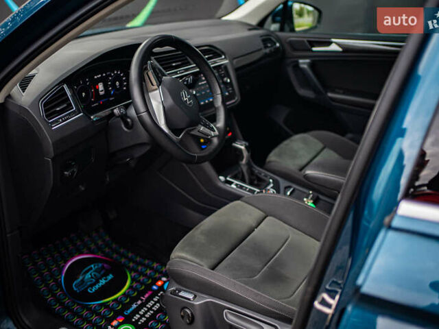 Синий Фольксваген Тигуан, объемом двигателя 1.97 л и пробегом 170 тыс. км за 32888 $, фото 35 на Automoto.ua