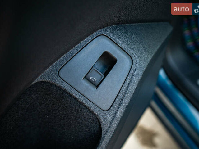 Синий Фольксваген Тигуан, объемом двигателя 1.97 л и пробегом 170 тыс. км за 32888 $, фото 51 на Automoto.ua