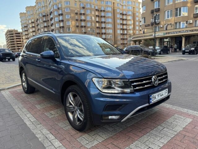 Синий Фольксваген Тигуан, объемом двигателя 2 л и пробегом 124 тыс. км за 23500 $, фото 2 на Automoto.ua