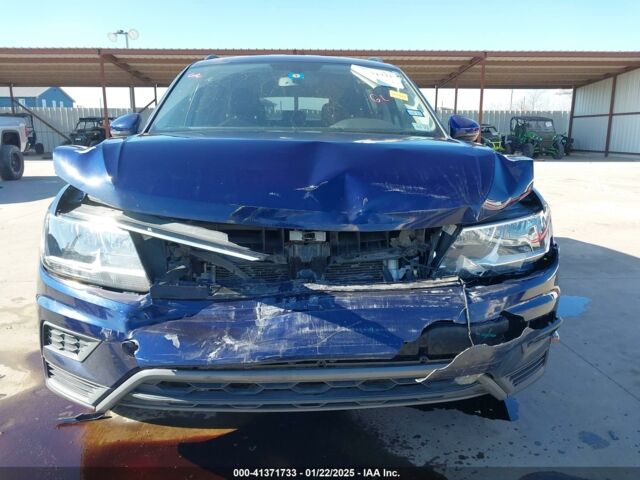 Синий Фольксваген Тигуан, объемом двигателя 2 л и пробегом 99 тыс. км за 13700 $, фото 1 на Automoto.ua