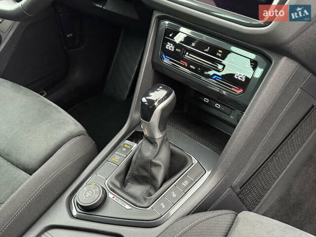 Синий Фольксваген Тигуан, объемом двигателя 2 л и пробегом 189 тыс. км за 31999 $, фото 92 на Automoto.ua