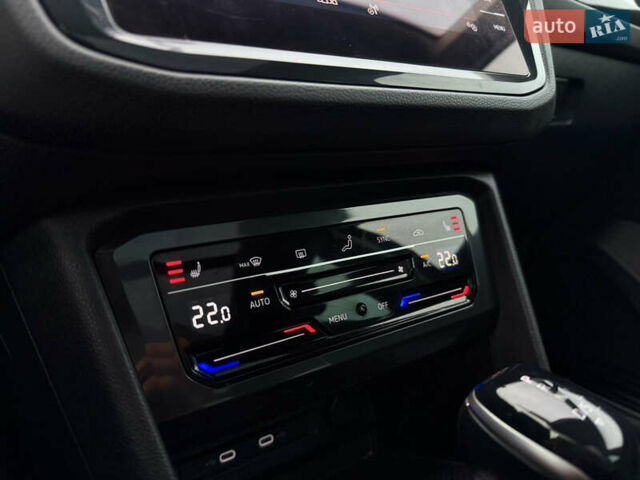 Синий Фольксваген Тигуан, объемом двигателя 2 л и пробегом 157 тыс. км за 30899 $, фото 35 на Automoto.ua