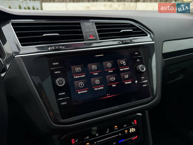 Синий Фольксваген Тигуан, объемом двигателя 2 л и пробегом 157 тыс. км за 30899 $, фото 39 на Automoto.ua