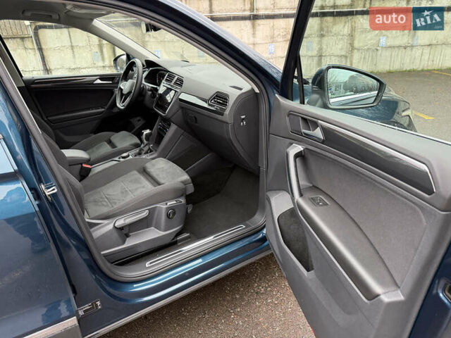 Синій Фольксваген Тігуан, об'ємом двигуна 2 л та пробігом 189 тис. км за 31999 $, фото 42 на Automoto.ua