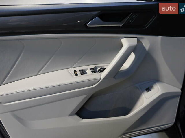 Синий Фольксваген Тигуан, объемом двигателя 1.98 л и пробегом 9 тыс. км за 23700 $, фото 24 на Automoto.ua